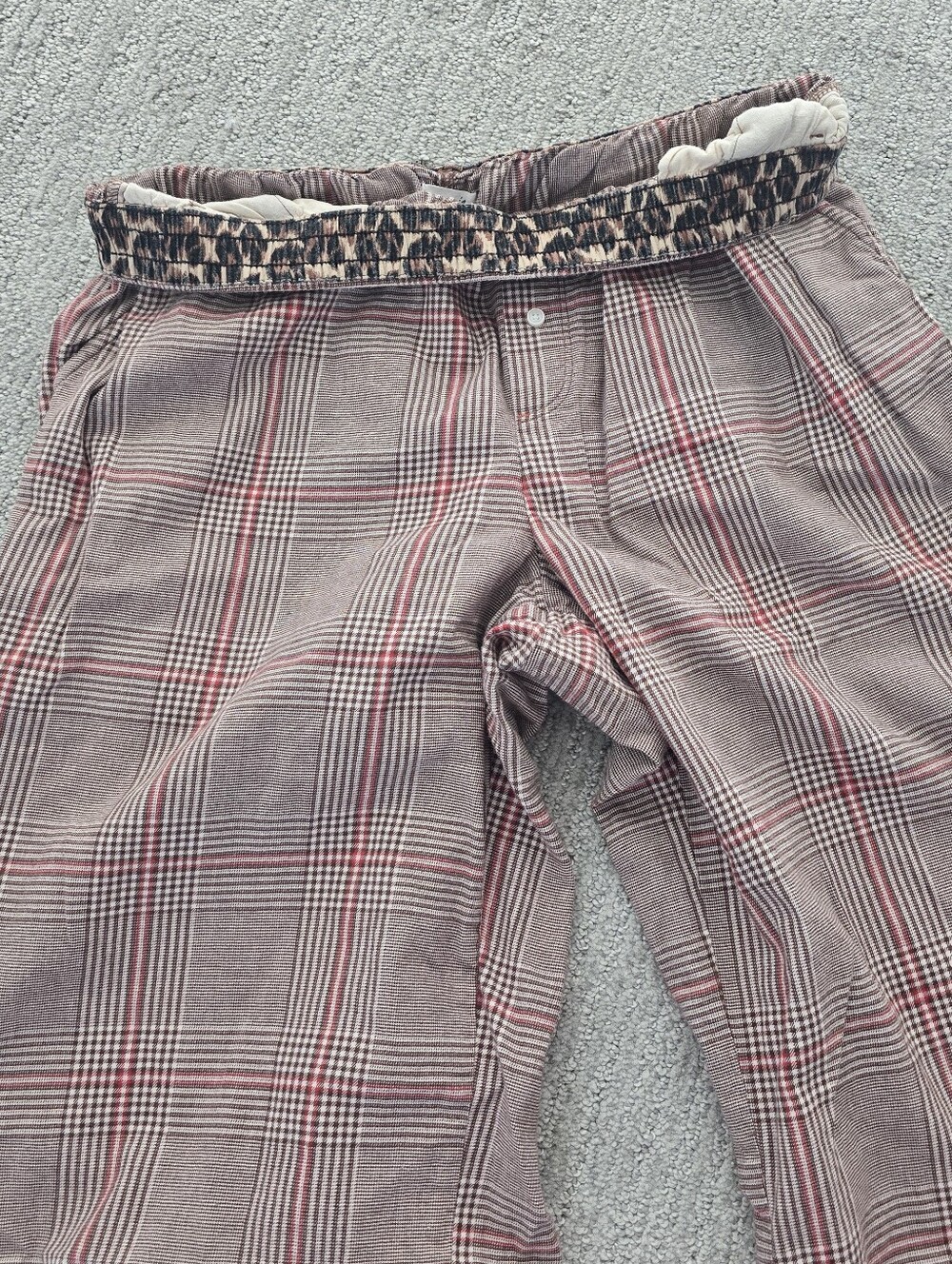 🎰NWOT aerie Off Duty Plaid Lounge Pants in Taupe and Red Trim Leopard Waistband